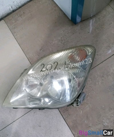 В наличии фара левая на Тойота Спасио